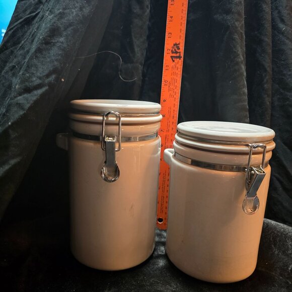 Set Of 2 Winsome China White Ceramic Kitchen Storage Canisters With Clamp Lids & - Picture 9 of 11